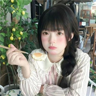 有很多蛋的公鸡